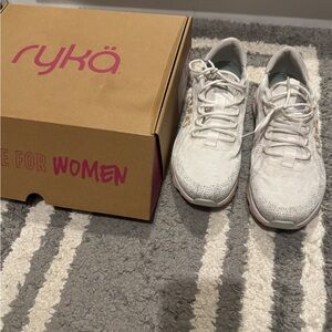 Ryka Women’s White Dévotion X- Size 10